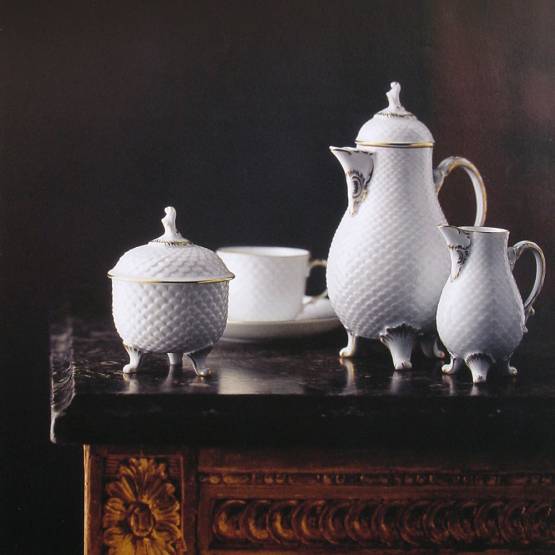 Scale pattern, white ❖ Dinner plate